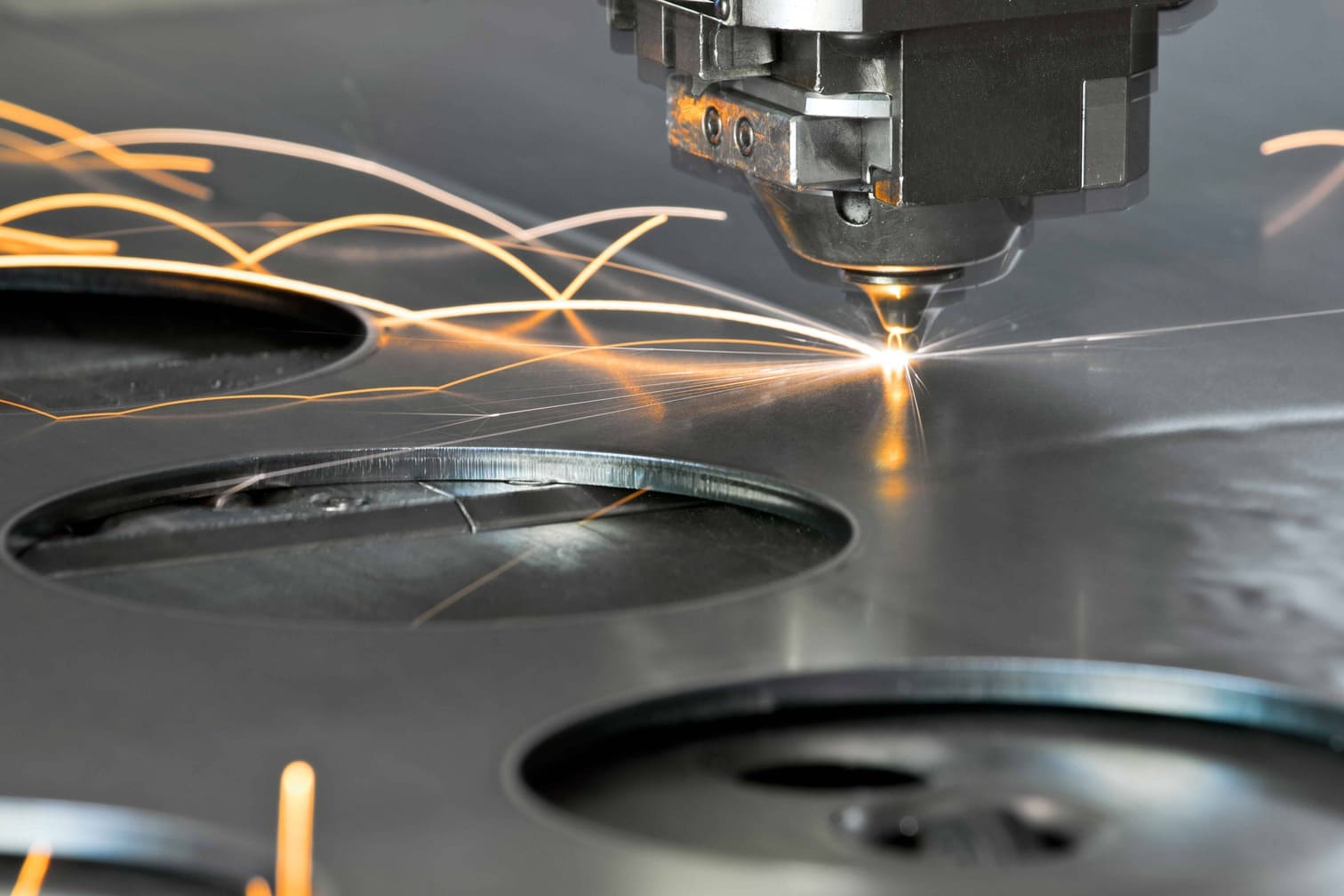 Operating Laser Cutting Machine